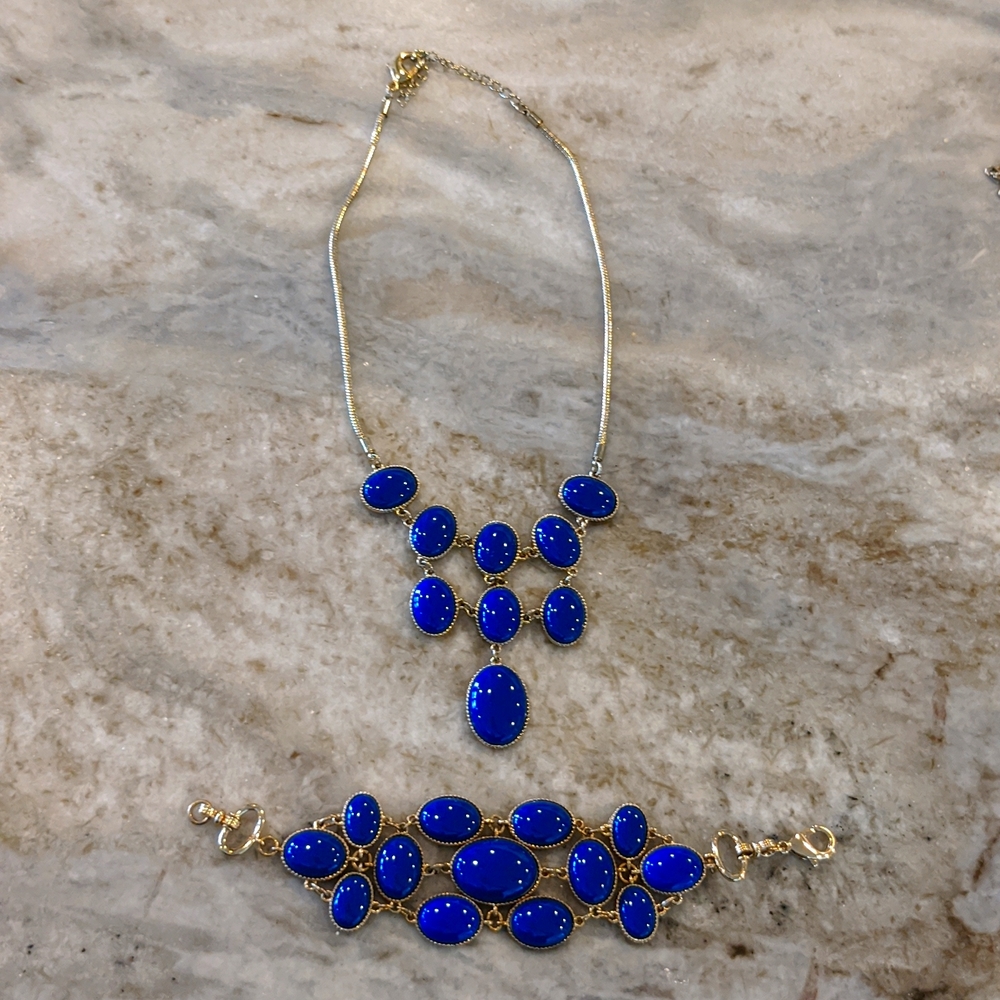 Necklace and bracelet statement set - NWOT